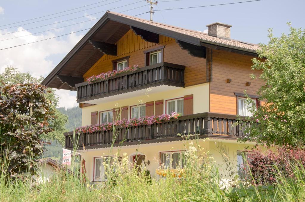 Готель Haus Dachstein Schnitzer Ебен-ім-Понґау Екстер'єр фото